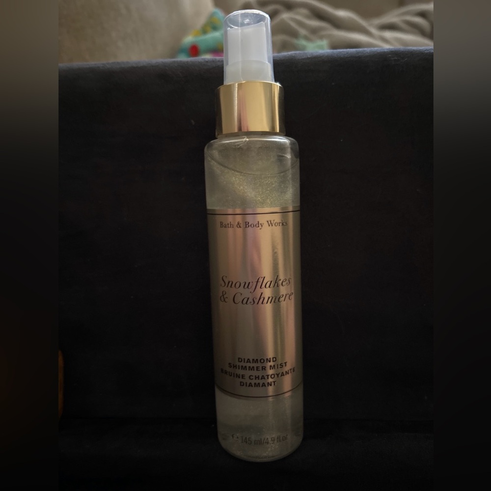 Snowflakes & Cashmere Bath & Body Works Diamond Shimmer Mist Fragrance - Picture 4 of 4